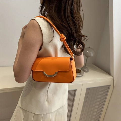 Damen Minimalistische PU-Leder Umhängetasche Mit Halbmond Metallschnalle Geknoteter Riemen Kleine Quadratische Umhängetasche Elegante Tasche