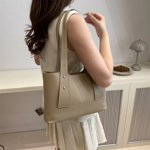Vintage PU-Leder Tote Tasche Für Damen Kontrastnähte Goldene Nieten Schultertasche Lässig Alltag Pendeln Große Kapazität