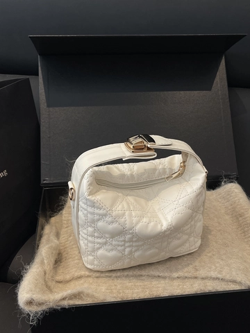 Dames PU-Leren Schoudertas Met Hartstiksels High-End Woon-werkverkeer Crossbodytas Kleine Vierkante Handtas Met Gouden Slot
