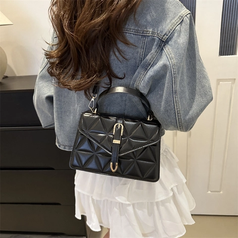 Bolso De Hombro Cruzado De Cuero PU Acolchado Triangular Diseño Niche Chic Asa Superior Hebilla Dorada Cuadrado Para Mujer