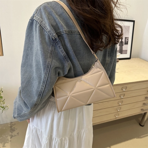 Geometric Triangle Quilted Underarm Shoulder Bag Niche Design PU Leather Commuter Fashion Zip Closure For Women