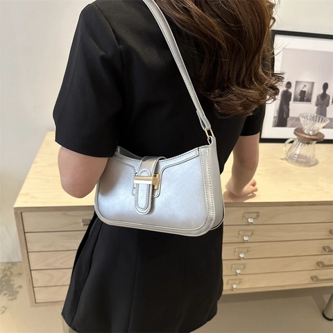 Bolso de Axila de Media Luna de Cuero PU Vintage para Mujer Bolso de Bandolera Minimalista Color Sólido Con Hebilla de Metal