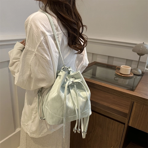 Damen Minimalistische PU Leder Bucket Bag Plissierte Kordelzug Umhängetasche Casual Vielseitige Crossbody Handtasche Für Den Alltag