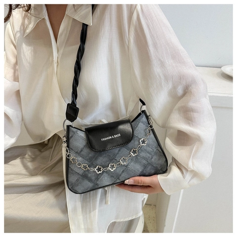 Borsa A Spalla Tracolla Vintage Donna Pelle PU Texture Denim Trapuntata Catena Fiori Metallo Tracolla Intrecciata Patta