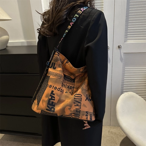Women Fashion Large Capacity Tote Bag Retro Newspaper Print Oxford Cloth Shoulder Bag Colorful Love Letter Wide Strap Handbag