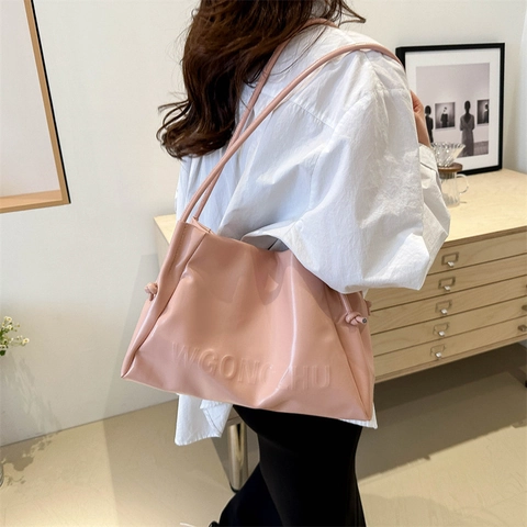 Mode Vrouwen PU Lederen Tote Tas Grote Capaciteit Oksel Schoudertas Met Letter Reliëf Minimalistische Woon-werkverkeer Werk Handtas