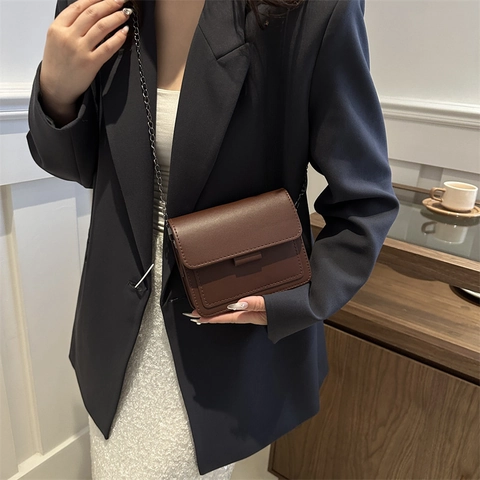 Piccola Borsa Quadrata Minimalista in Pelle PU da Donna con Tracolla a Catena in Metallo Borsa a Tracolla Tinta Unita per Uso Quotidiano