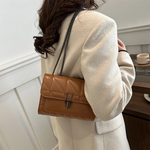 Damen Gesteppt Kette Umhängetasche Urban Minimalistisch PU Leder Rautenmuster Kleines Quadratisch Bolso Con Metallverschluss