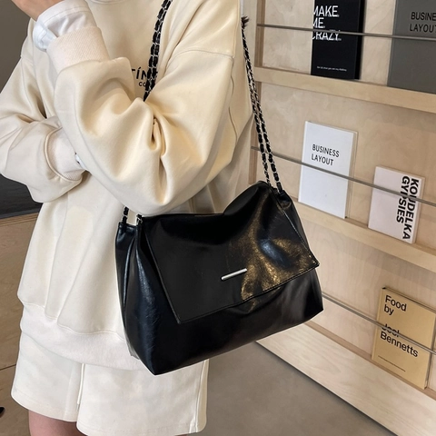 Damen Schultertasche Große Kapazität PU Leder Metall Dekor Kettengurt Lässige Pendler Unterarmtasche