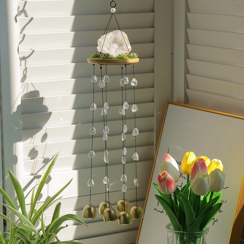 Carillon Éolien en Bois avec Amas de Cristal Blanc Naturel et Cloches en Laiton Ornement Suspendu en Pierre Minérale Fait Main pour Jardin Maison Décor