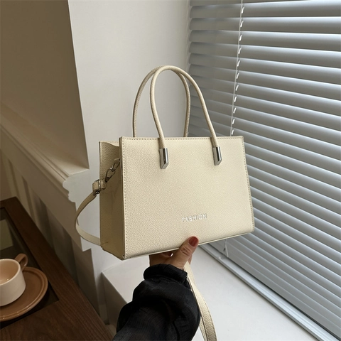 Bolso De Hombro De Cuero PU Para Mujer Estampado De Letras De Moda Patrón De Lichi Bolso Cruzado Cuadrado De Mano Con Herrajes Plateados