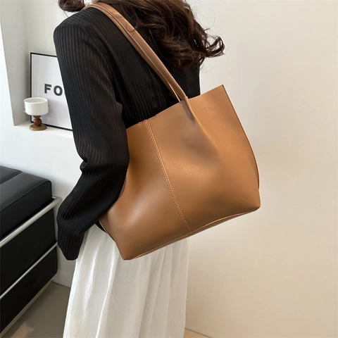 Retro Women PU Leather Tote Bag Large Capacity Minimalist Commuter Shoulder Bag Magnetic Buckle Fashion Work Handbag