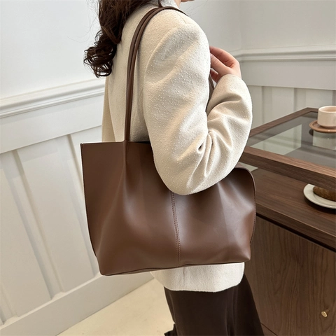 Minimalist Large Capacity PU Leather Tote Bag Fashion Commute Shoulder Bag Retro Solid Color Underarm Bag Urban Handbag
