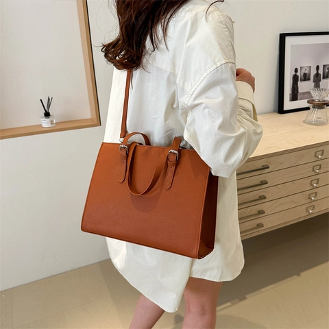 Damen Mode PU Leder Tote Bag Saffiano Struktur Handtasche Große Kapazität Pendler Umhängetasche Mit Verstellbarem Riemen