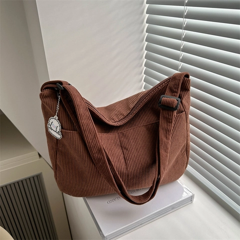 Sac à Épaule en Velours Côtelé pour Femmes Grande Capacité Vintage Style Coréen Cabas Décontracté Avec Pendentif