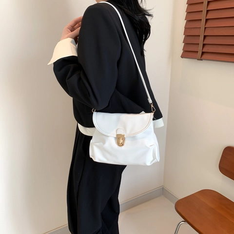 Neues Nischendesign Plissierte Damen Umhängetasche Große Kapazität Strukturierte PU Leder Umhängetasche Gold Metallo Schloss Achseltasche