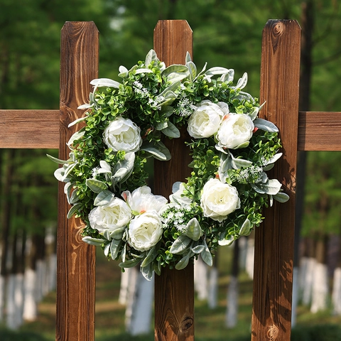 Couronne de Fleurs de Pivoine Artificielle Eucalyptus Blanc Feuilles Vertes Soie Florale Décoration Murale de Porte Ferme