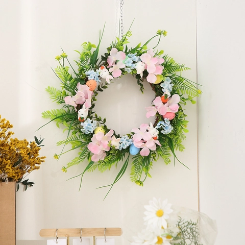 Paaskrans Met Schattig Konijntje Gekleurde Eieren Kunstmatige Groene Bladeren Roze Blauwe Bloemen Lente Wandhangende Deurdecoratie