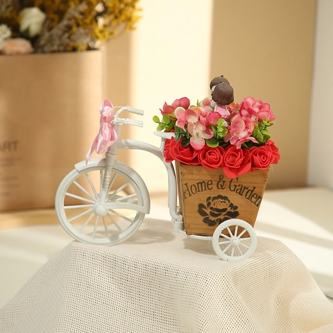 Valentine's Day Rose Flower Tricycle Ornament Romantic Couple Kissing Figurine Wooden Basket Desk Decor Home Wedding Gift