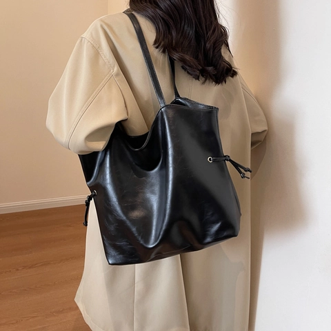 Large Capacity Tote Bag PU Leather Retro Minimalist Drawstring Decor Single Shoulder Handbag For Women Daily Use