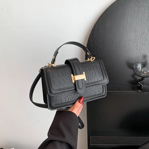 Women PU Leather Crocodile Pattern Handbag Decorative Metal Buckle Flap Shoulder Crossbody Bag Fashion Retro Style