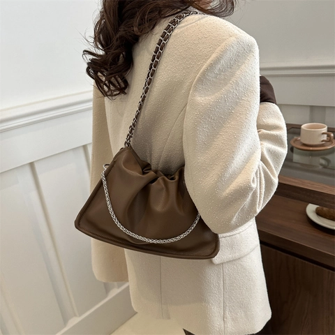 Borsa a Spalla Baguette Plissettata Cloud per Donna Pelle PU Grana Litchi Catena Argento Borsa Sotto Ascella Handbag alla Moda