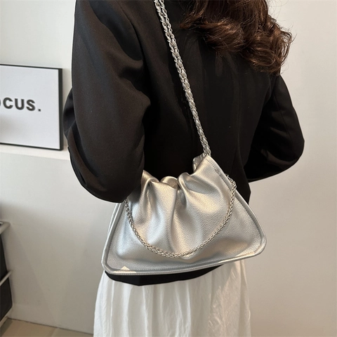 Bolso Nube Plisado Minimalista de Cuero PU para Mujer Bolso de Hombro con Cadena de Plata Color Sólido Bolso de Axila de Moda