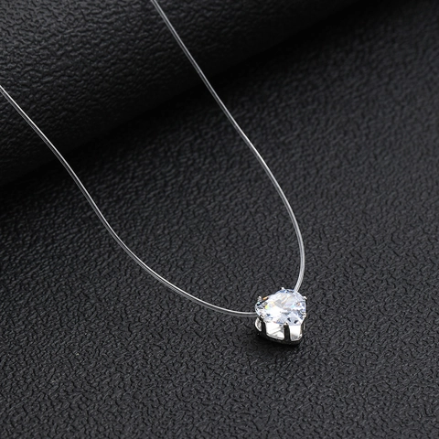 Collier Ligne de Pêche Transparent Invisible Minimaliste pour Femmes Élégant Collier Choker avec Pendentif en Zircone Coeur Triangle Rond Bijoux Cadeau