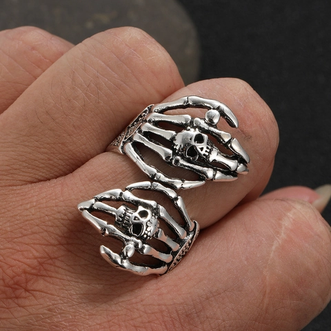 Vintage Skeleton Bone Hand Ring Alloy Retro Punk Gothic Skull Finger Ring Hip Hop Rock Jewelry For Men Unisex