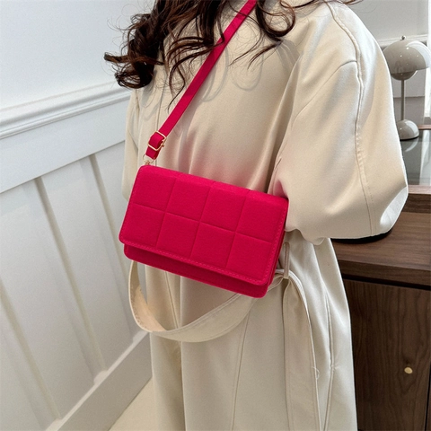 Damen Mode Filz Quadratisch Geprägt Umhängetasche Einfache Vielseitige Gesteppte Klappen Schultertasche Mit Verstellbarem Riemen