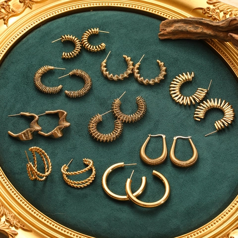Boucles d'Oreilles Créoles Géométriques Vintage en Acier Inoxydable Plaqué Or pour Femme Boucles d'Oreilles en Forme de C en Fil de Métal