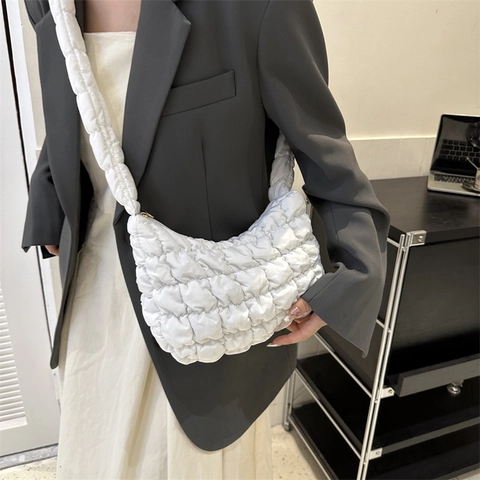 Women's Quilted Puffy Shoulder Bag Lightweight Solid Color Half Moon Underarm Bag Casual Padded Hobo Bag Daily Travel Versatile Purse