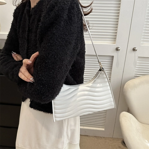 Minimalist Underarm Bag PU Leather Wave Quilted Shoulder Handbag For Women Chic Trendy Casual Zipper Closure Gold Hardware