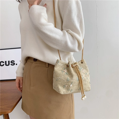 Borsa Secchiello In Paglia Intrecciata Ricamo Floreale Catena Dorata Coulisse Perla Artificial Vintage Moda Tracolla Donna