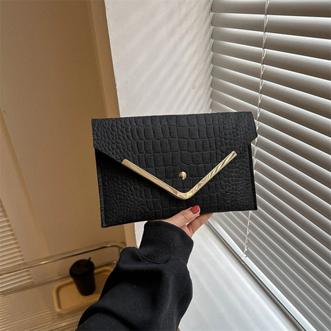 Women Vintage Crocodile Pattern Envelope Clutch Bag PU Leather Fashion V-Shaped Metal Trim Handbag Evening Purse Wallet