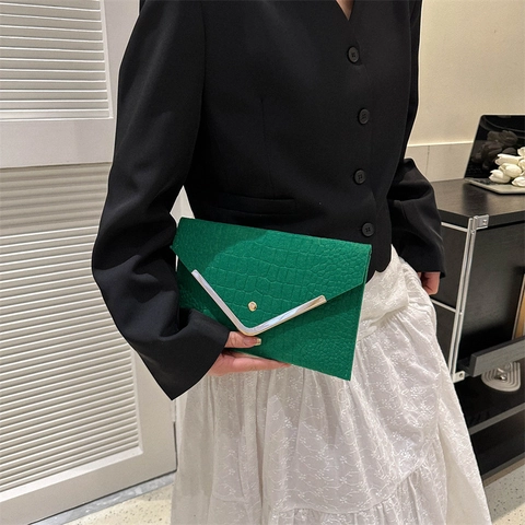 Women Vintage Crocodile Pattern Envelope Clutch Bag PU Leather Fashion V-Shaped Metal Trim Handbag Evening Purse Wallet