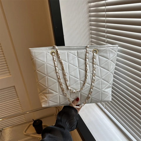 Borsa Tote da Donna in Pelle PU con Motivo Trapuntato a Triangolo Grande Capacità Tracolla a Catena Borsa a Spalla