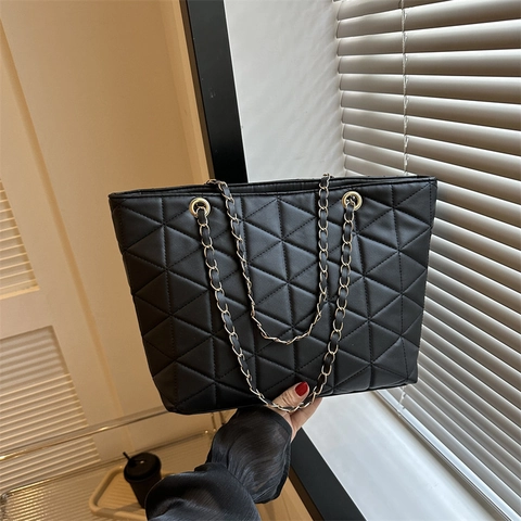 Borsa Tote da Donna in Pelle PU con Motivo Trapuntato a Triangolo Grande Capacità Tracolla a Catena Borsa a Spalla