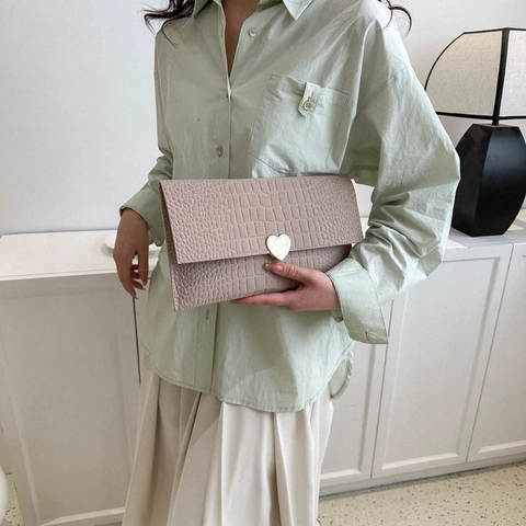 Pochette A Busta Motivo Coccodrillo Fibbia A Cuore In Metallo Feltro Portafoglio A Mano Capiente Moda