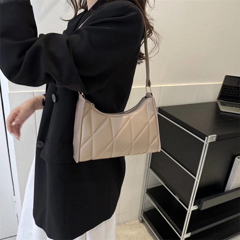 Quilted Underarm Bag PU Leather Minimalist Baguette Shoulder Handbag Trendy Casual Commute For Women
