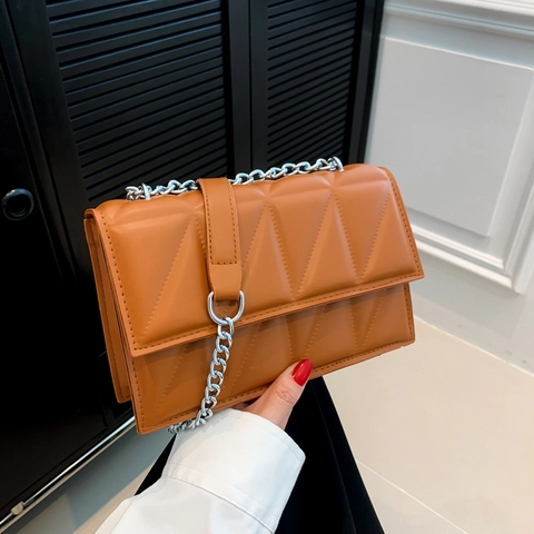 Borsa A Spalla Trapuntata Da Donna Pelle PU Motivo Geometrico Triangolare Patta Catena Argentata Borsa A Tracolla