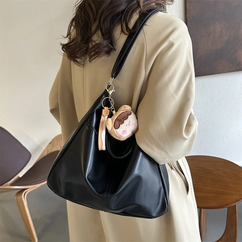 Bolso Tote de Gran Capacidad para Mujer Vintage de Cuero PU Bolso de Hombro Con Correa Ajustable y Colgante de Peluche