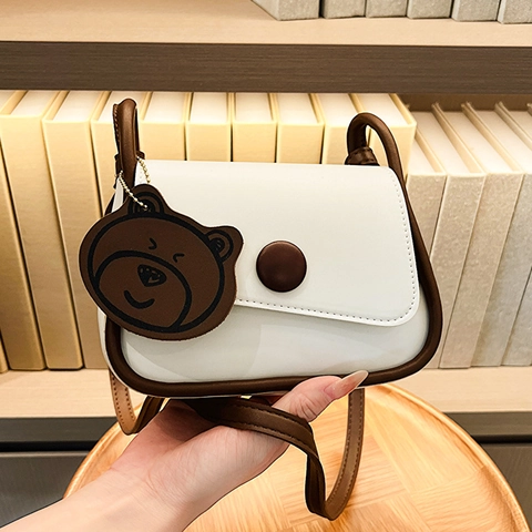 Borsa a Spalla Quadrata Piccola in Pelle PU Minimalista Coreana da Donna Con Ciondolo a Orso Regolabile Borsa a Tracolla di Moda