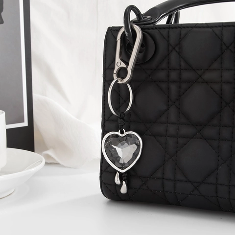 Colgante Minimalista para Bolso de Acrílico con Forma de Corazón Irregular para Mujer Llavero de Metal de Aleación Decoración de Cadena