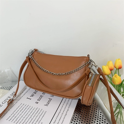 Damen Mode PU Leder Umhängetasche Mit Metallkette Dekoration Schicke Halbmond Unterachseltasche Abnehmbare Münzbörse Trendy Tasche