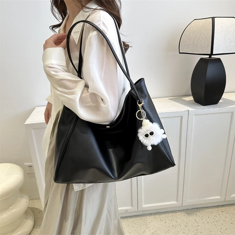 Vintage Minimalistische PU Leder Tote Tasche Große Kapazität Damen Umhängetasche Für Den Alltag Pendeln Büro Mit Plüsch Anhänger