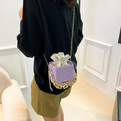 Damen Gewebte Beuteltasche Goldene Klobige Kette Griff Kordelzug Innenfach Lässige Umhängetasche PU Leder Box Tasche