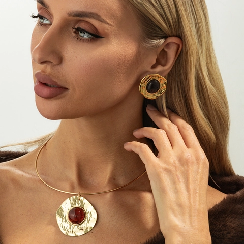 French Vintage Style Gold Hammered Metal Round Pendant Choker Necklace And Earrings For Women Elegant Fashion Jewelry