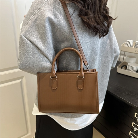 Damen Vintage PU Leder Handtasche Mit Vertikalem Streifen Prägemuster Minimalistische Umhängetasche Für Den Täglichen Büroalltag