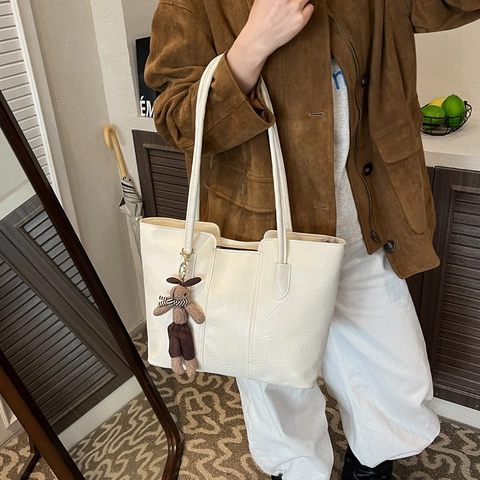 Borsa Tote in Pelle PU Vintage di Grande Capacità per Donna Borsa a Tracolla Versatile per Pendolari con Ciondolo a Forma di Coniglio